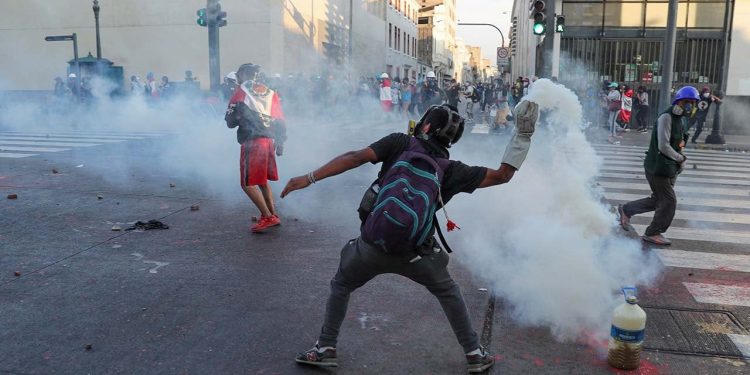 Peru'da Devlet Başkanı Boularte'nin azli için önerge hazırlandı