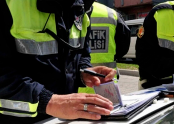 Polis uygulama noktasında yakalanan alkollü sürücü: "Bu kadar heyecan yapmaya gerek yok"