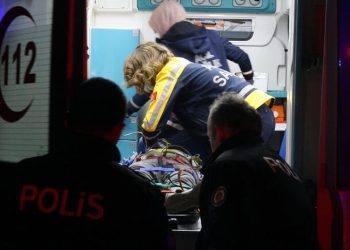 Polisin 'dur' ihtarına uymayan ehliyetsiz sürücü kaza yaptı: 1 ölü, 4 yaralı