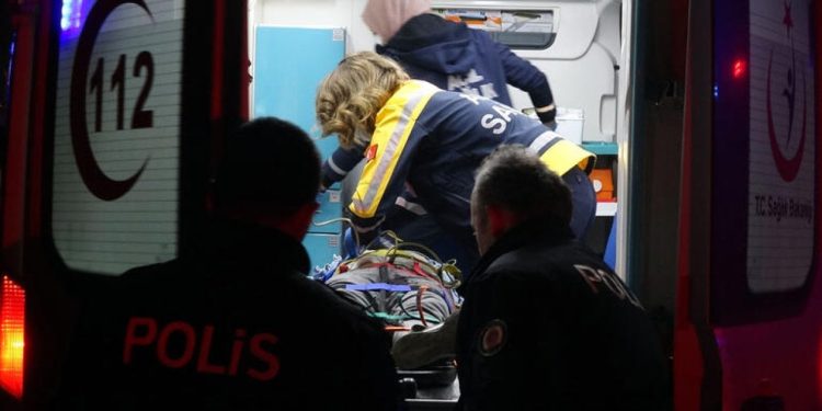 Polisin 'dur' ihtarına uymayan ehliyetsiz sürücü kaza yaptı: 1 ölü, 4 yaralı