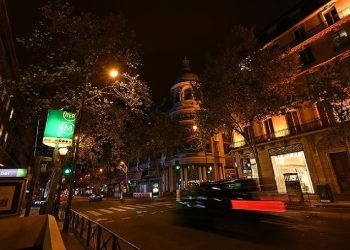 'Robin Hood' bu kez Fransa'da: Grevdeki işçilerden elektriği kesilen hanelere ücretsiz enerji