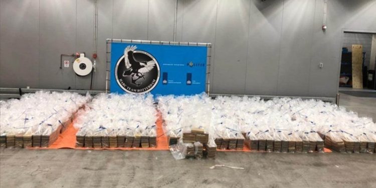 Rotterdam Limanı'nda bir haftada yaklaşık beş ton kokain yakalandı