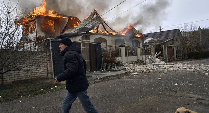Rusya Savunma Bakanlığı, Ukrayna'nın geçici kışla olarak kullandığı bir noktanın füzeyle hedef alındığını ve 600 askerin öldürüldüğünü açıkladı.