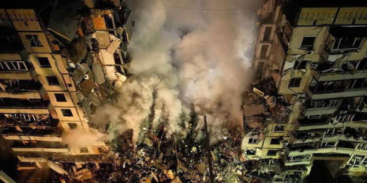 Rusya'nın saldırısında vurulan apartmanda hayatını kaybedenlerin sayısı 35'e yükseldi