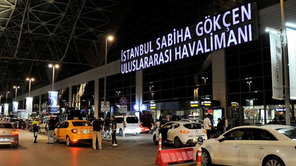 Sabiha Gökçen'de hava trafiği alt üst oldu