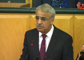 Sancar, partisinin grup toplantısında konuşuyor