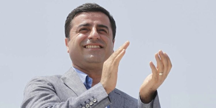 Selahattin Demirtaş: Coşkuyla kazanacağız, el ele kazanacağız, mutlaka kazanacağız