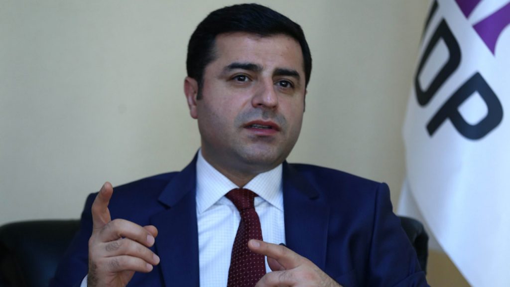 Selahattin Demirtaş Twitter hesabından IBAN paylaşıp yardım istedi