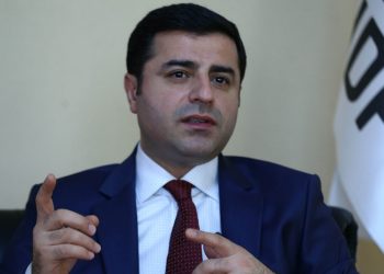 Selahattin Demirtaş Twitter hesabından IBAN paylaşıp yardım istedi