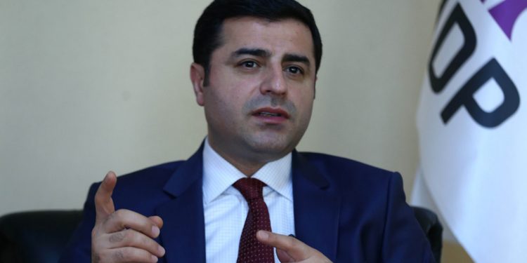 Selahattin Demirtaş Twitter hesabından IBAN paylaşıp yardım istedi