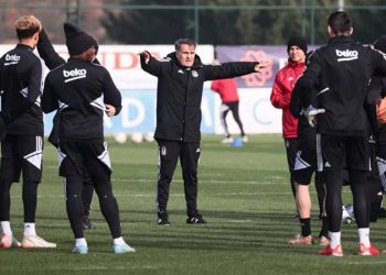 Şenol Güneş'ten oyuncularına: Beni yanıltmadınız