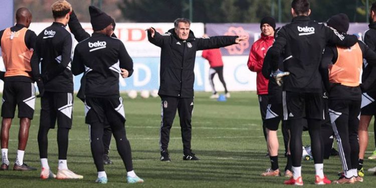 Şenol Güneş'ten oyuncularına: Beni yanıltmadınız