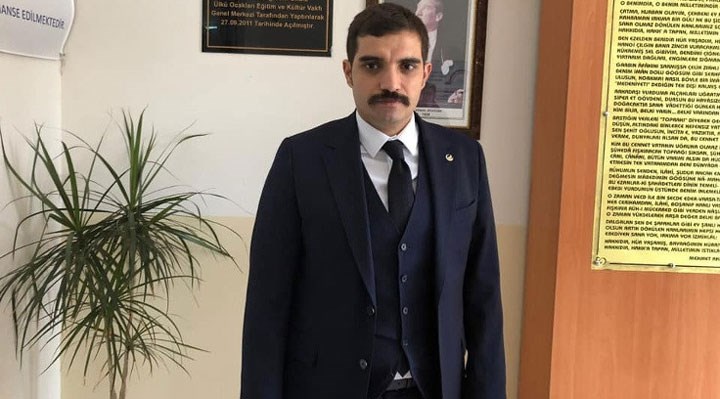 Doç.Dr. Sinan Ateş’in geçtiğimiz cuma günü silahla vurularak öldürülmesine ilişkin soruşturma kapsamında gözaltına alınan ve aralarında tetikçiyi taşıyan motosikleti kullanan Vedat Balkaya’nın da bulunduğu üç kişi, çıkarıldıkları nöbetçi hakimlikçe tutuklanmıştı.