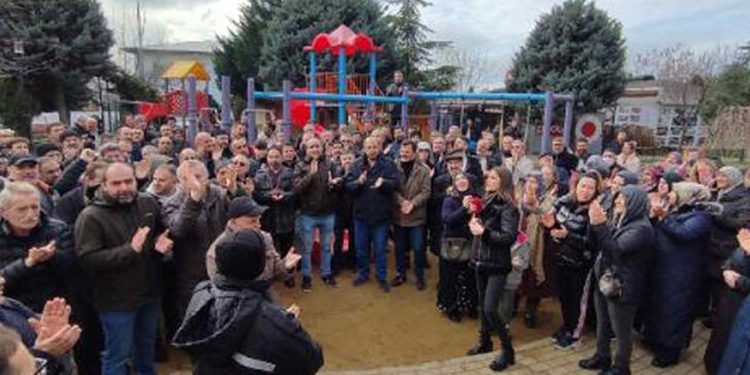 Site sakinleri yüzde 85 aidat zammına karşı eylem yaptı