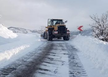 Sivas ve Muş'ta kar nedeniyle köy yolları ulaşıma kapandı