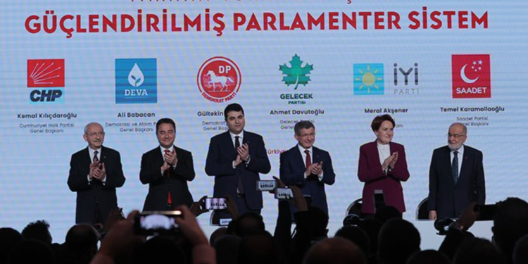 Siyaset bilimcilerden Altılı Masa'ya açık mektup