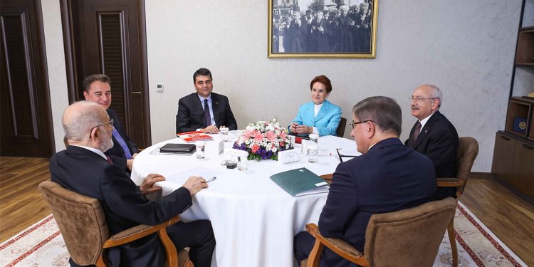 Siyaset bilimcilerden altılı masaya açık mektup: Ortak aday ne zaman ilan edilecek?