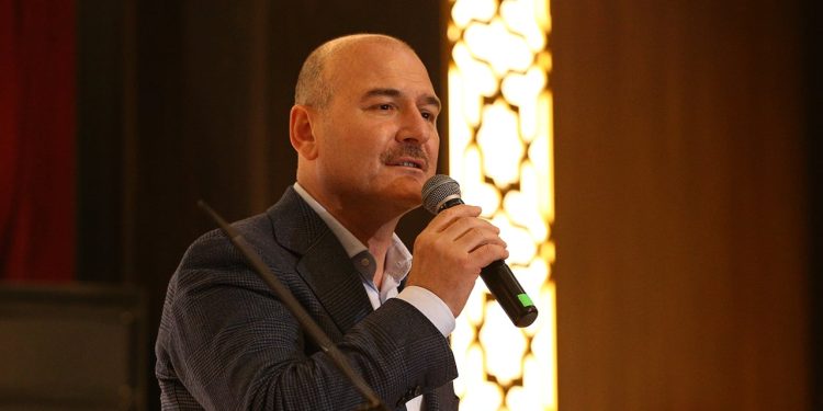Soylu, AKP Adana İl Danışma Meclisi Toplantısı'nda konuştu: 'Biz işimizi yapmıyoruz , davamızın peşindeyiz'