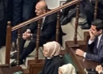 Soylu, neden AKP grup toplantısını merdivenden izledi?