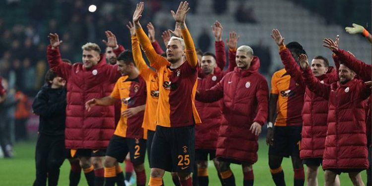 Spor yazarları Giresunspor - Galatasaray maçını yorumladı: “Rekordan rekora koşan Okan Buruk'u alkışlamaktan ellerim nasır tuttu”