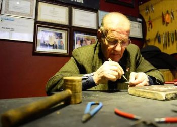 Diyarbakır Vakıflar Bölge Müdürlüğü, Mardin ve çevresindeki işyeri kiralarını fahiş oranda artırdı. Zam, ayrımcı bir uygulamayla, Süryani esnaf için çok daha yüksek tutuldu.