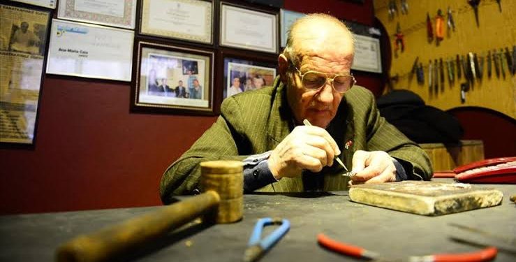 Diyarbakır Vakıflar Bölge Müdürlüğü, Mardin ve çevresindeki işyeri kiralarını fahiş oranda artırdı. Zam, ayrımcı bir uygulamayla, Süryani esnaf için çok daha yüksek tutuldu.