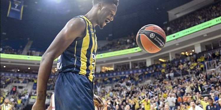 THY Euroleague | Uzatmalarda kazanan Fenerbahçe Beko'dan üst üste üçüncü galibiyet