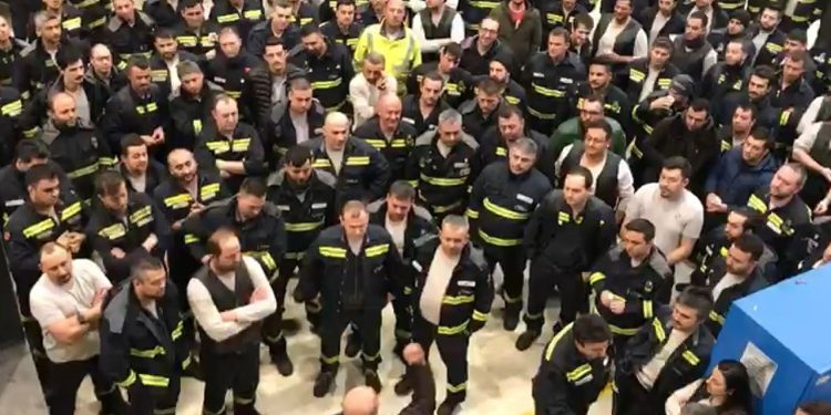 TÜPRAŞ işçileri, uygulanan ek zammı yetersiz bularak eylem kararı aldı