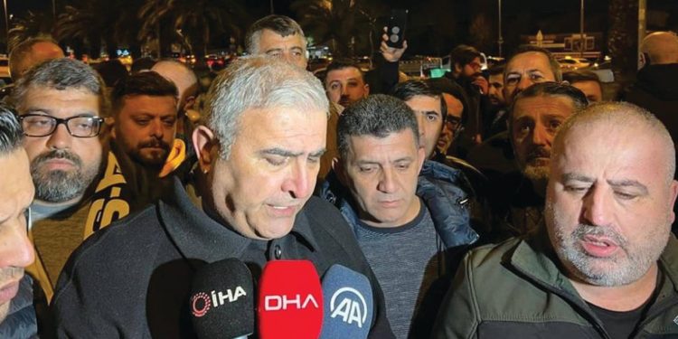 Taksiciler, öldürülen meslektaşları için toplandı