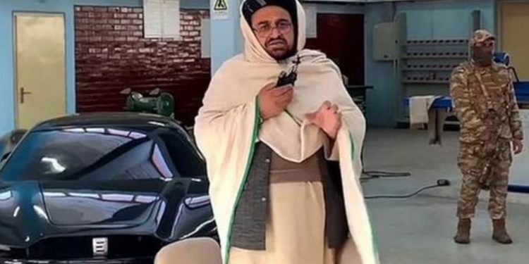 Taliban ilk yerli üretim 'süper arabasını' tanıttı: Toyota Corolla motoruyla çalışıyor