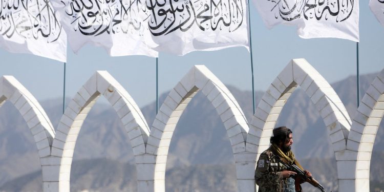 Taliban'dan 25 üyesini öldürdüğünü açıklayan Prens Harry'e yanıt