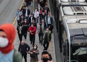 Toplu taşımada maskeli günlere geri dönülebilir