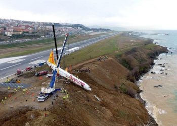Trabzon Havalimanı'nda kıyı erozyonu tehlikesi: 'Dalgalar nedeniyle sürekli geriye doğru çekiliyor'