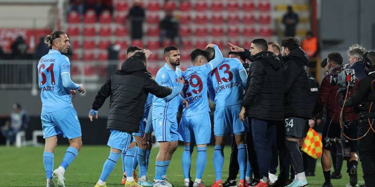 Trabzonspor uzatmalarda galip geldi, Ziraat Türkiye Kupası'nda çeyrek finale yükseldi