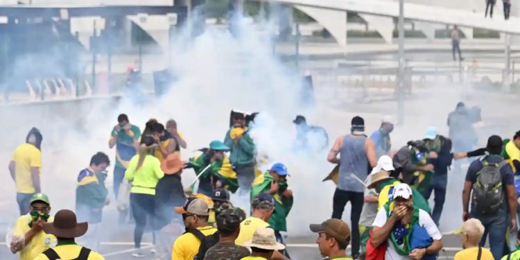 Trump ve Bolsonaro destekçilerinin işbirliği kınandı