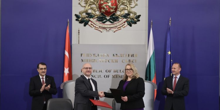 Türkiye ile Bulgaristan arasında 13 yıllık doğalgaz işbirliği anlaşması imzalandı