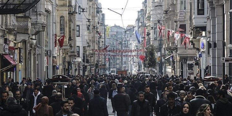 Türkiye'de 'ev genci' sayısı 3.2 milyonu geçti