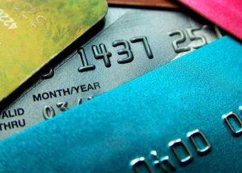 Türkiye'de kredi kartı sayısının 100 milyona yaklaştığı, kredi kartı sayısındaki artışın da bir yıl öncesine kıyasla yüzde 17 olduğu belirtildi.