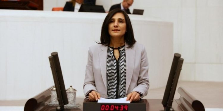 Tutuklu gazeteciler Meclis gündeminde: Her koşulda gerçeği yazacaklar