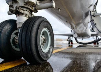 Uçağın iniş takımlarında 2 ceset bulundu