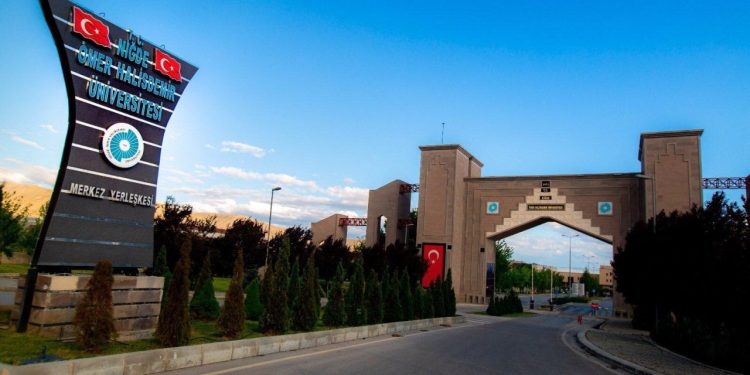 Üniversitede 'kadro vaadiyle cinsel istismar' iddiası