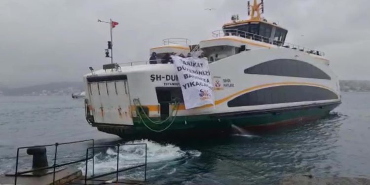 Utanç davası öncesi kadınlardan eylem: 'Tarikat düzeninizi başınıza yıkacağız'