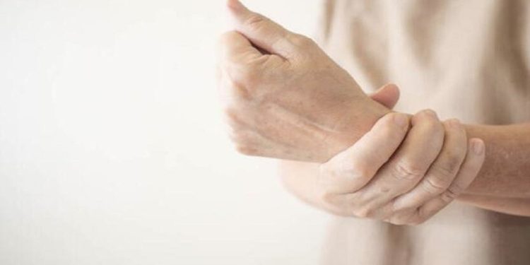 Uzmanı uyardı: Eldeki renk değişimleri tümör habercisi olabilir