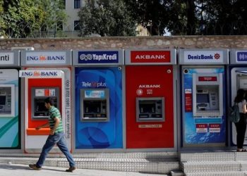 Merkez Bankası (MB), Türk Lirası (TL) mevduatın vadesinin uzamasını teşvik etmek amacıyla üç aydan uzun vadeli TL mevduat için zorunlu karşılık oranlarının yüzde sıfır olarak belirlenmesine karar verildiğini duyurdu.