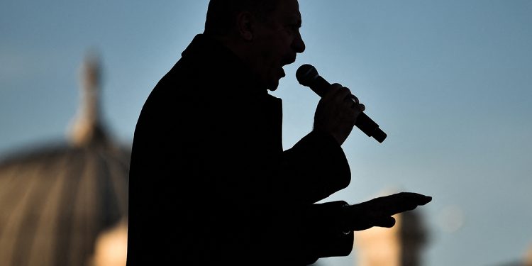 Valilik genelgesi ile kamu çalışanları Erdoğan mitingine çağrıldı