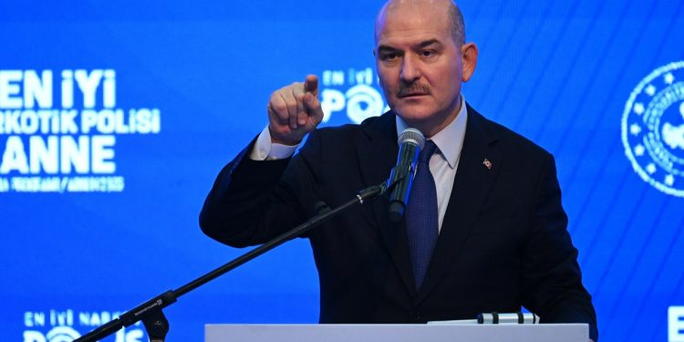 'Vatansever bürokratlar bana anlattı' dedi ve ekledi: 'Soylu'nun özel arşivi Erdoğan'ı korkutuyor'