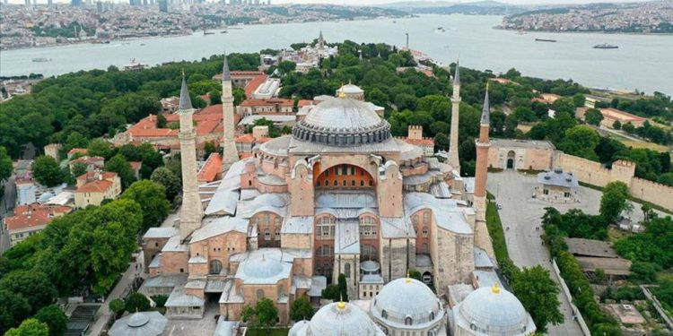 Yunan Dışişleri Bakanı'ndan Ayasofya için "Mustafa Kemal" hatırlatması