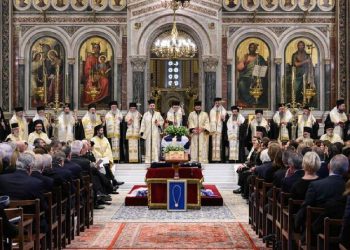 Yunanistan'da eski kralın ölümü kraliyet tartışmalarını alevlendirdi