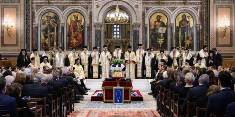 Yunanistan'da eski kralın ölümü kraliyet tartışmalarını alevlendirdi