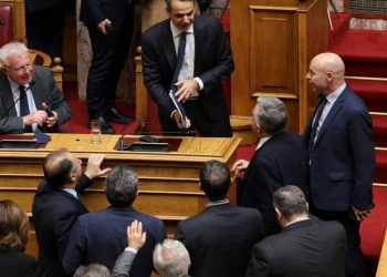 Yunanistan'da 'telekulak' skandalı: Miçotakis hükümeti hakkında verilen gensoru önergesi düştü